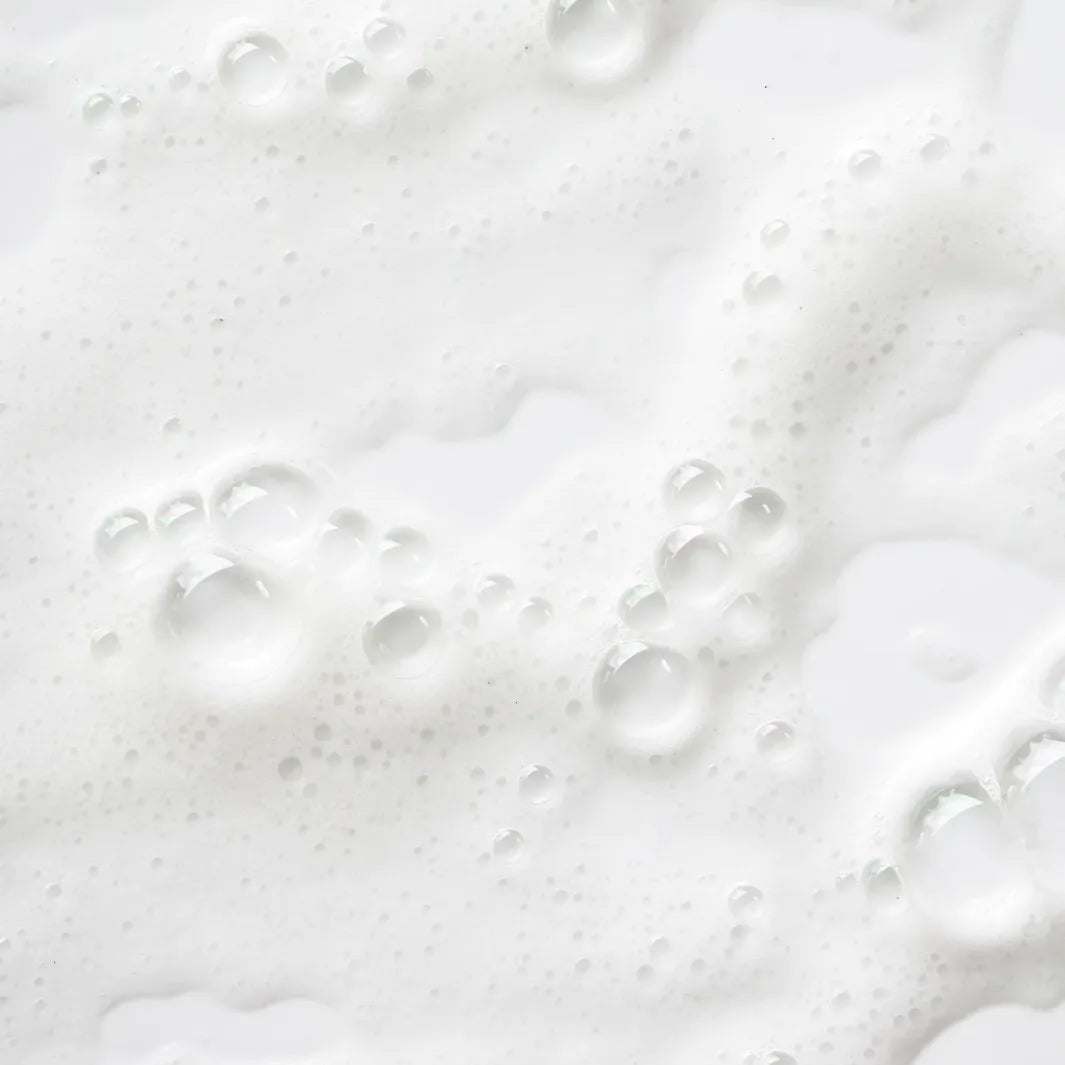 Löddrande textur från Daimon Barber Face Wash – ansiktsrengöring som rengör utan att lämna huden torr eller stram