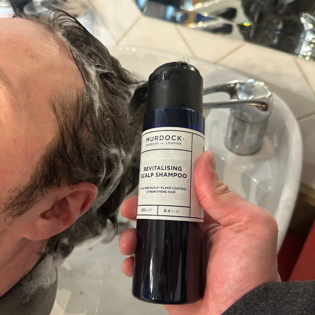 Hårtvätt med Murdock London Revitalising Scalp Care Shampoo