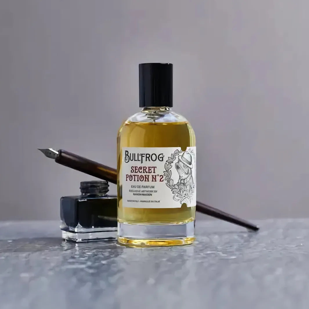 Bullfrog Secret Potion N°2 EdP parfym med doftnoter av svartpeppar, kanel och sandelträ – exklusiv doft från Bullfrog.