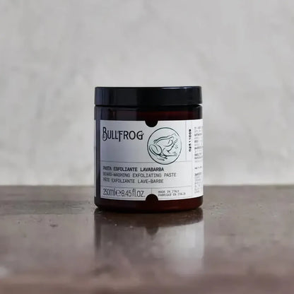 Bullfrog Beard-Washing Exfoliating Paste 250 ml burk för djuprengöring av skägg