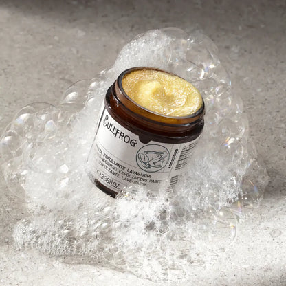 Bullfrog Beard-Washing Exfoliating Paste i lödder, skäggtvätt som tar bort orenheter och fräschar upp skägget