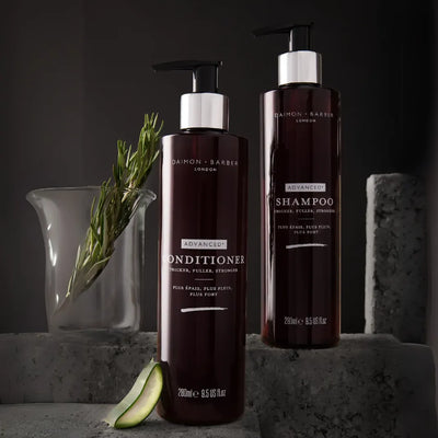 Daimon Barber Advanced+ Growth Duo med Shampoo och Conditioner i miljöbild