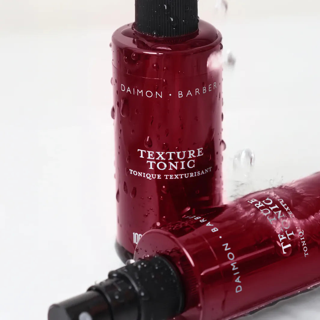 Daimon Barber Texture Tonic texturspray med saltvattendroppar på flaskorna