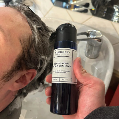 Hårtvätt med Murdock London Revitalising Scalp Care Shampoo