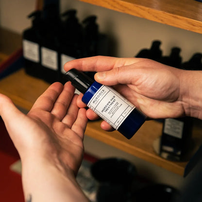 Motverka och behandla inåtväxande hårstrån med Murdock London Ingrown Hair Treatment