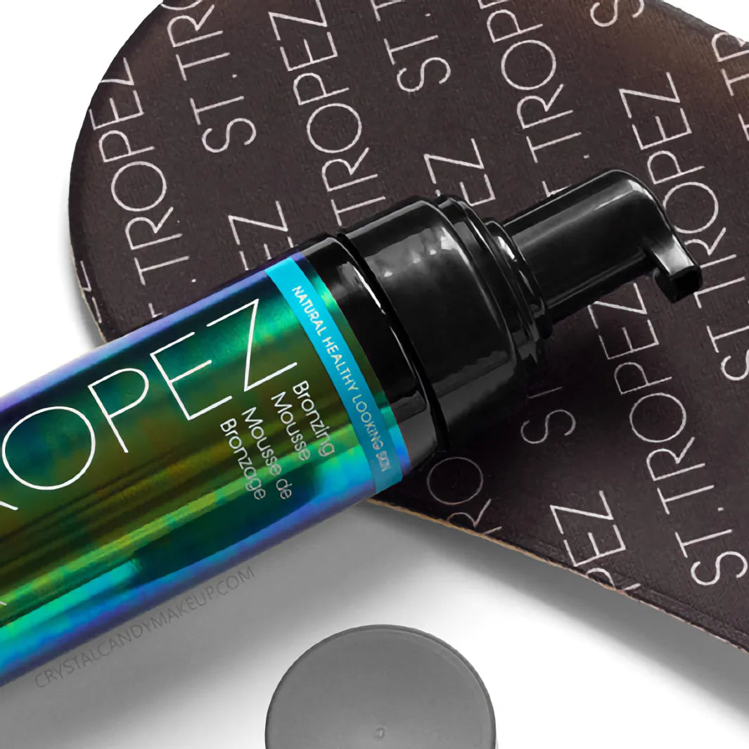 Applicera St Tropez Self Tan Extra Dark Bronzing Mousse enkelt med applikationsvante för en jämn och mörk solbränna. Perfekt för en extra mörk och felfri finish