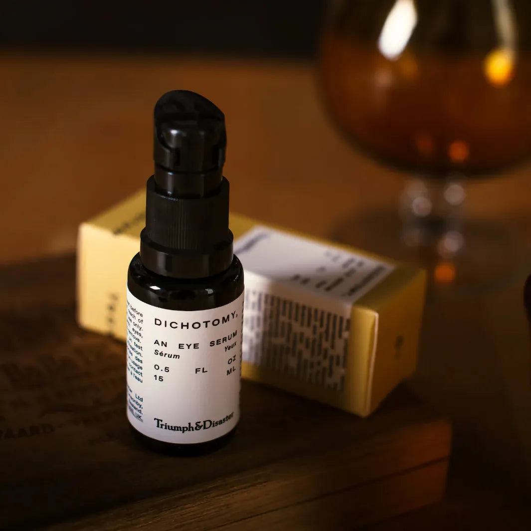 Flaska och kartong på Triumph & Disaster Dichotomy Eye Serum