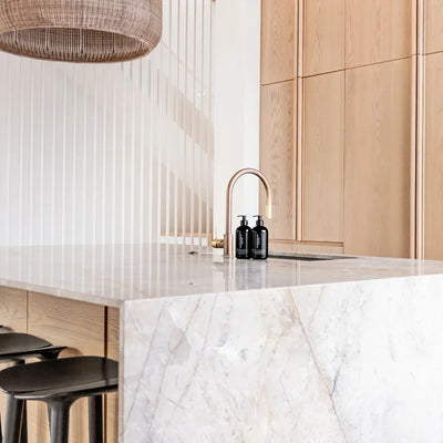 The Aromatherapy Co Therapy Kitchen handtvål och handlotion vid köksblandare