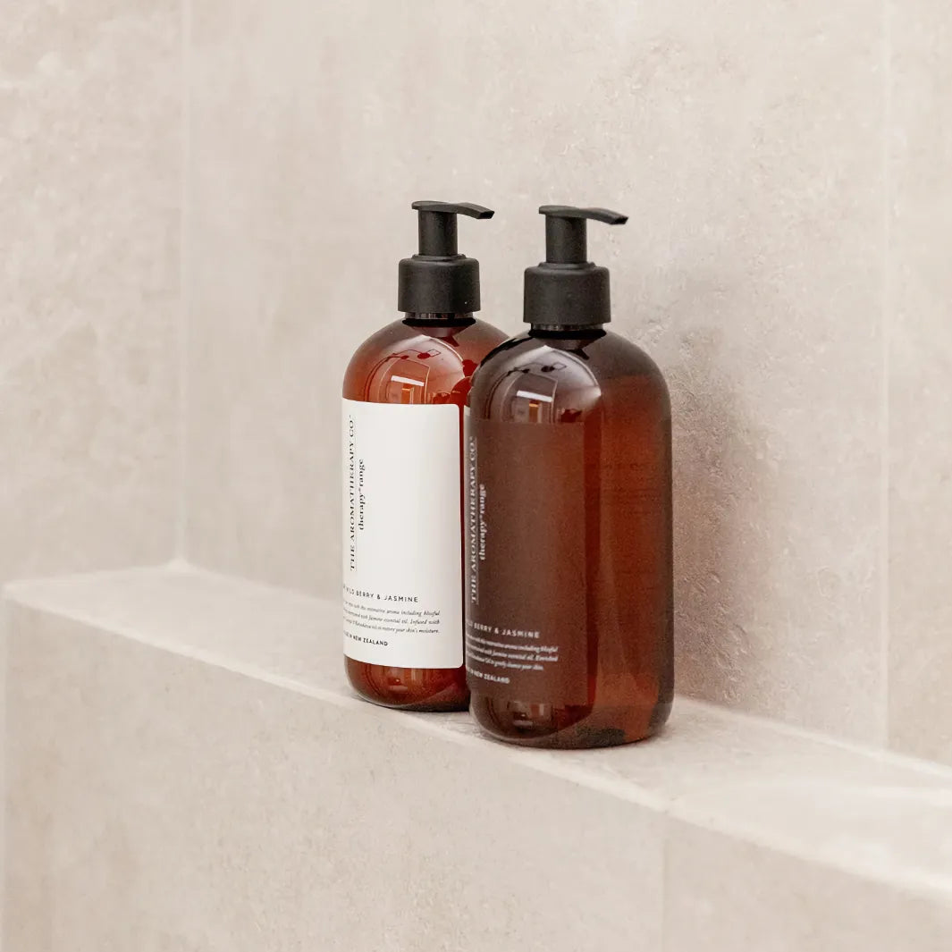 The Aromatherapy Co Wash Cinnamon & Vanilla Bean Hand & Body Wash 500 ml i badrumsmiljö
