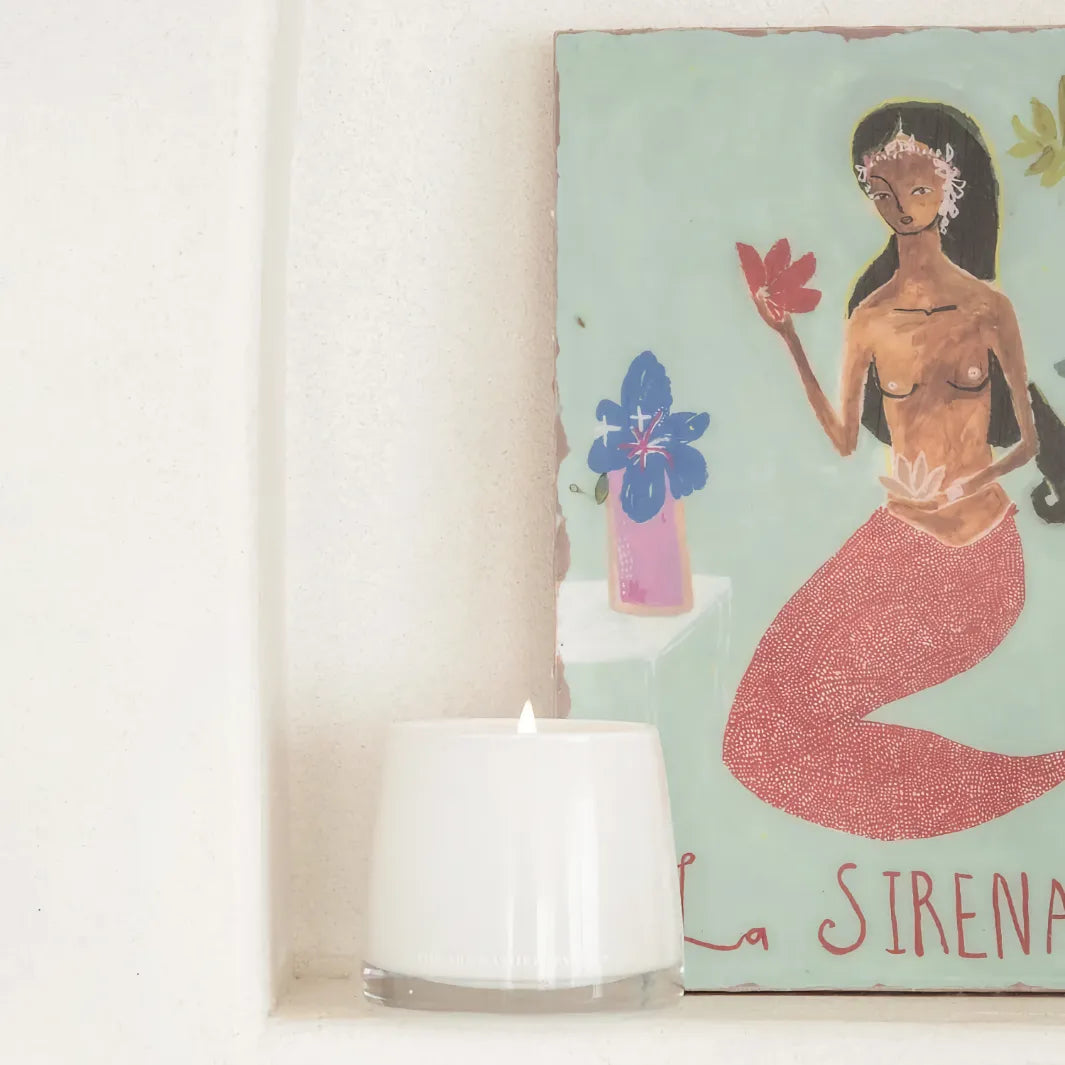 The Aromatherapy Co Therapy Candle Coconut & Water Flower tänt doftljus i dekorativ hemmiljö