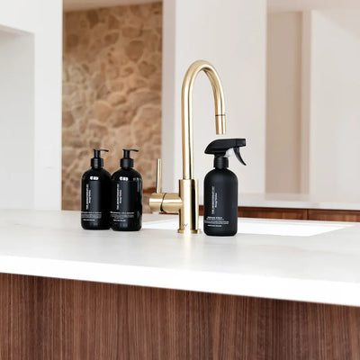 The Aromatherapy Co Golden Pear & Vanilla handtvål med matchande produkter vid köksblandare