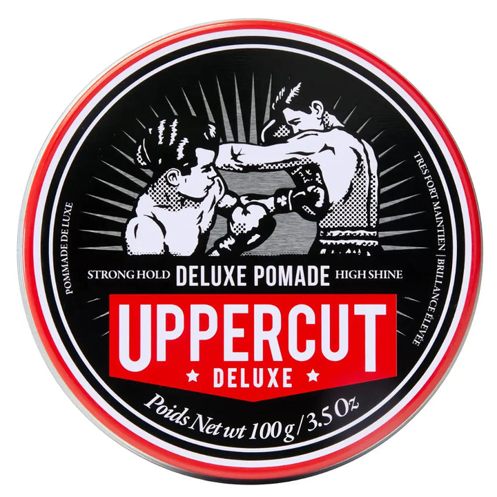 Uppercut Deluxe Pomade – klassisk stylingpomada med stark stadga och hög glans. Perfekt för tidlösa frisyrer