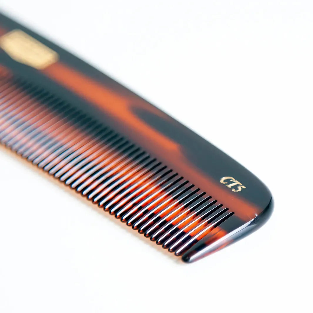 Detaljer på Uppercut Deluxe CT5 Tortoise Shell Comb – Högkvalitativt material och ergonomisk design för enkel och smidig styling