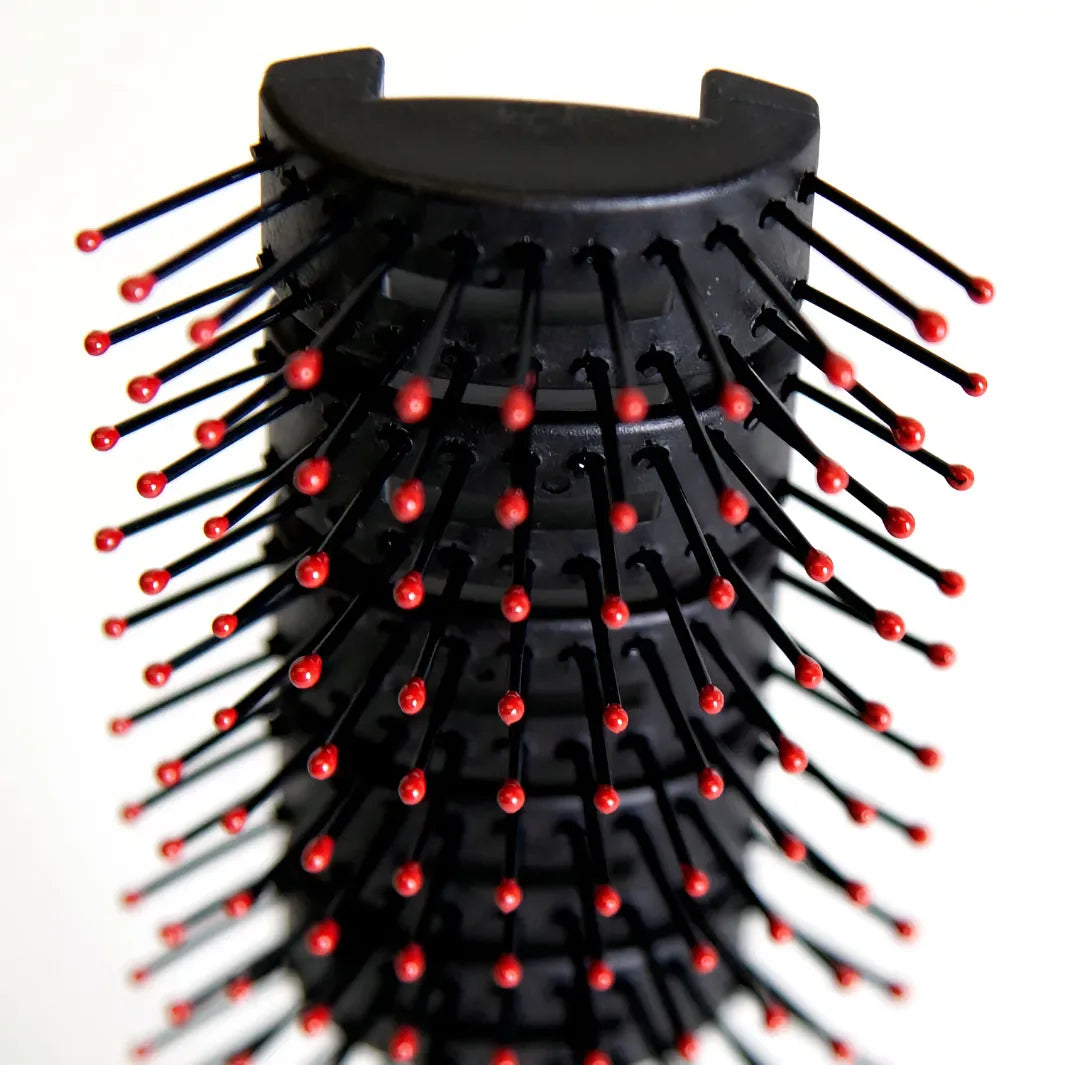 Uppercut Deluxe Vent Brush – Semiflexibla borststrån för skonsam styling med fönborste